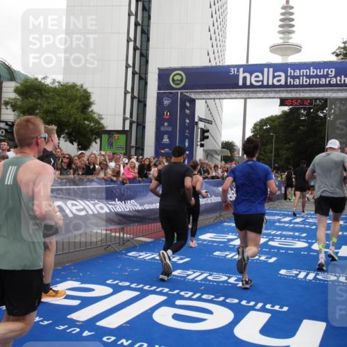 29.06.2025 - hella hamburg halbmarathon Michael Strokosch http://msf.ph/oto/8230797 29.06.2025 10:52:11 Ziel 1482, 2397, 2595, 5093, 5378, 6897, 7732, 9082, 12580, 13726, 14248, 15506, 15829, 16179, 16320, 16666, 17033, 18801 meine-sportfotos.de