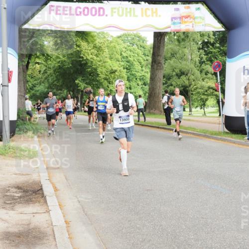 29.06.2025 - hella hamburg halbmarathon MichiJ http://msf.ph/oto/8230801 29.06.2025 10:26:30 Zwischen KM18-KM19 1505, 5923, 13900, 15303, 16698 meine-sportfotos.de