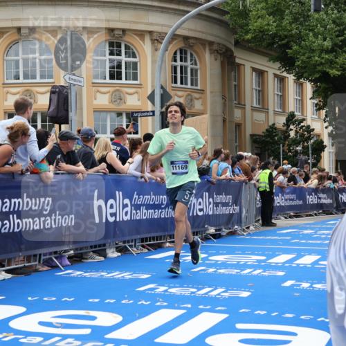 29.06.2025 - hella hamburg halbmarathon Strokosch-Dieckow http://msf.ph/oto/8230802 29.06.2025 10:33:02 Ziel 1910, 6473, 11169, 14276, 17802, 18679 meine-sportfotos.de