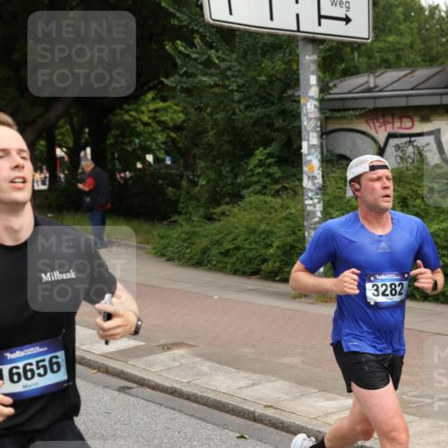 29.06.2025 - hella hamburg halbmarathon Yannick Fuchs http://msf.ph/oto/8230818 29.06.2025 10:33:57 20KM 1343, 1445, 1803, 2525, 2546, 2563, 3282, 3783, 4565, 4759, 6037, 6686, 6687, 7981, 8319, 8925, 9265, 11305, 11619, 12335, 12772, 13479, 13514, 13729, 14204, 14272, 14311, 14359, 15013, 15094, 15336, 15556, 15744, 15866, 16656, 16820, 17005, 17215, 17360, 17668, 18149, 18285, 18547, 18734, 18803 meine-sportfotos.de