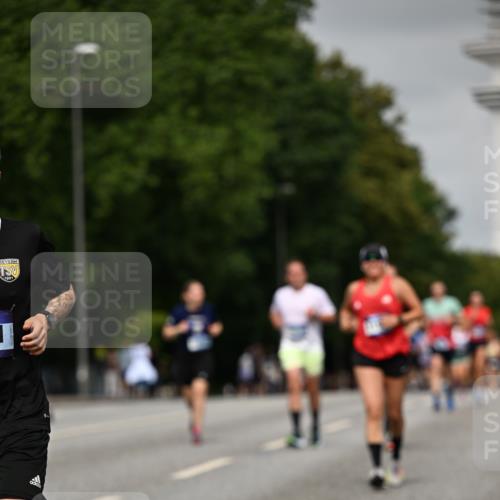 29.06.2025 - hella hamburg halbmarathon Dr. Thomas Lammeyer http://msf.ph/oto/8230833 29.06.2025 10:13:25 Kennedybrücke 1823, 4592, 7081, 7187, 9297, 9306, 10819, 11067 meine-sportfotos.de