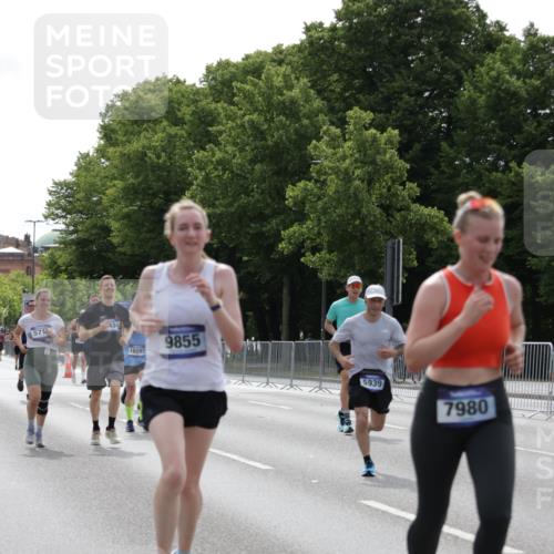 29.06.2025 - hella hamburg halbmarathon Jannik Wohlers http://msf.ph/oto/8230883 29.06.2025 10:28:05 Lombardsbrücke 3445, 5718, 5903, 5939, 6418, 7667, 7980, 8327, 8560, 9642, 9716, 9855, 10434, 13045, 13296, 13400, 16125, 18293, 18604, 19180 meine-sportfotos.de