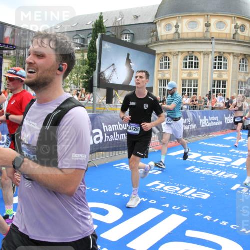 29.06.2025 - hella hamburg halbmarathon Michael Strokosch http://msf.ph/oto/8230907 29.06.2025 10:47:04 Ziel 1139, 1460, 1689, 4377, 5472, 6700, 9794, 10122, 13728, 14415, 14449, 14594, 14783, 15825, 16081, 17979 meine-sportfotos.de