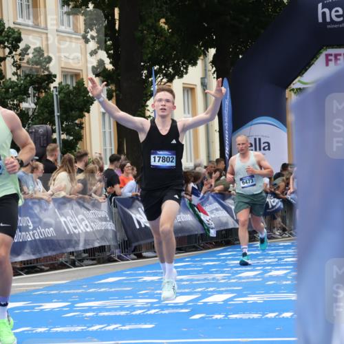 29.06.2025 - hella hamburg halbmarathon Strokosch-Dieckow http://msf.ph/oto/8230935 29.06.2025 10:33:06 Ziel 1910, 6473, 11169, 14276, 17802 meine-sportfotos.de