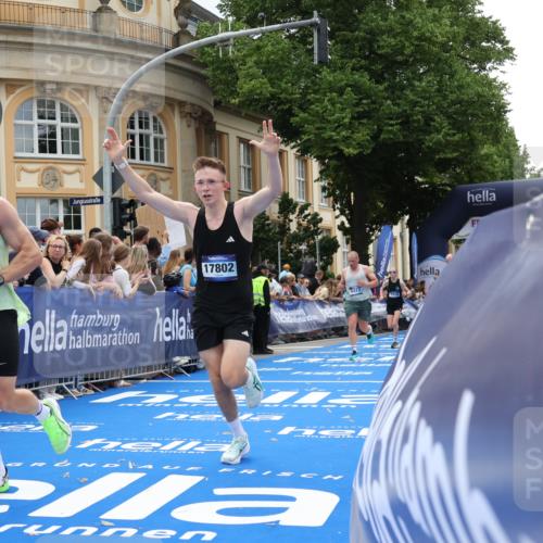 29.06.2025 - hella hamburg halbmarathon Strokosch-Dieckow http://msf.ph/oto/8230986 29.06.2025 10:33:08 Ziel 1910, 6473, 9047, 14167, 14276, 17175, 17802, 18455 meine-sportfotos.de