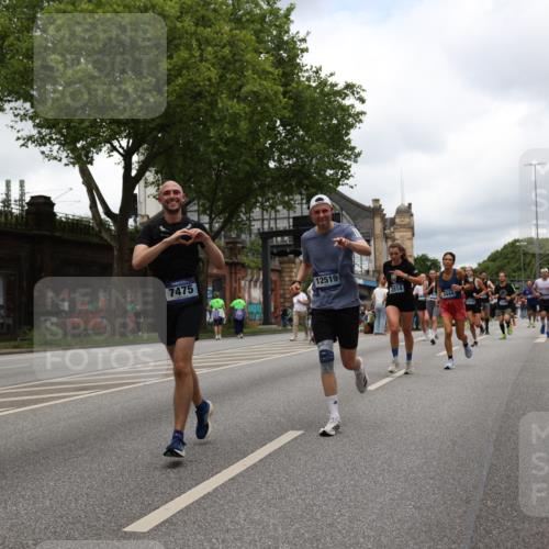 29.06.2025 - hella hamburg halbmarathon Yannick Fuchs http://msf.ph/oto/8231002 29.06.2025 10:46:46 20KM 1098, 1257, 1482, 1657, 1683, 2111, 2208, 2444, 2814, 3258, 3399, 3715, 3952, 3999, 4121, 4587, 4726, 5169, 5194, 5607, 6897, 7178, 7232, 7383, 7475, 8172, 8316, 8587, 8955, 10529, 10811, 11217, 12135, 12482, 12519, 13211, 13301, 14198, 14286, 14791, 14805, 15446, 15980, 16320, 16929, 17130, 17198, 17710, 17773, 18249, 18331, 19208 meine-sportfotos.de