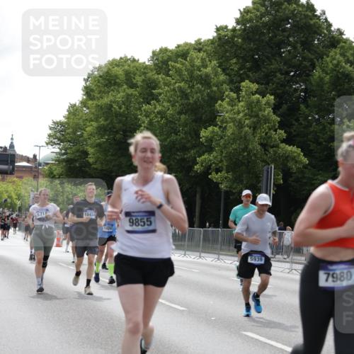 29.06.2025 - hella hamburg halbmarathon Jannik Wohlers http://msf.ph/oto/8231003 29.06.2025 10:28:05 Lombardsbrücke 3445, 5718, 5903, 5939, 6418, 7667, 7980, 8327, 8560, 9642, 9716, 9855, 10434, 13045, 13296, 13400, 16125, 18293, 18604, 19180 meine-sportfotos.de