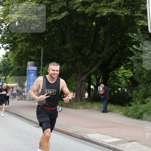 29.06.2025 - hella hamburg halbmarathon Yannick Fuchs http://msf.ph/oto/8231012 29.06.2025 10:34:01 20KM 1343, 1803, 2044, 2525, 2546, 2563, 2972, 3282, 3783, 4565, 4759, 5752, 6037, 6686, 6687, 7981, 8319, 8925, 9265, 9540, 11305, 12335, 12372, 13479, 13514, 13729, 14204, 14272, 14311, 14359, 15013, 15094, 15336, 15435, 15556, 15744, 16656, 16820, 17005, 17215, 17360, 17668, 18149, 18285, 18547, 18734, 18803 meine-sportfotos.de
