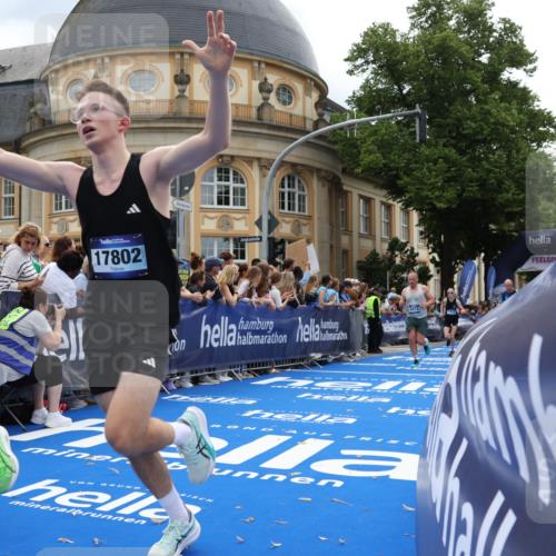 29.06.2025 - hella hamburg halbmarathon Strokosch-Dieckow http://msf.ph/oto/8231014 29.06.2025 10:33:09 Ziel 1910, 6473, 7723, 9047, 14167, 14276, 17175, 17802, 18455 meine-sportfotos.de