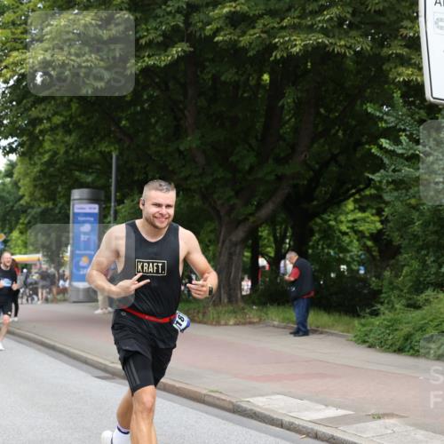 29.06.2025 - hella hamburg halbmarathon Yannick Fuchs http://msf.ph/oto/8231017 29.06.2025 10:34:01 20KM 1343, 1803, 2044, 2525, 2546, 2563, 2972, 3282, 3783, 4565, 4759, 5752, 6037, 6686, 6687, 7981, 8319, 8925, 9265, 9540, 11305, 12335, 12372, 13479, 13514, 13729, 14204, 14272, 14311, 14359, 15013, 15094, 15336, 15435, 15556, 15744, 16656, 16820, 17005, 17215, 17360, 17668, 18149, 18285, 18547, 18734, 18803 meine-sportfotos.de