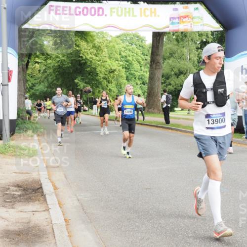 29.06.2025 - hella hamburg halbmarathon MichiJ http://msf.ph/oto/8231042 29.06.2025 10:26:31 Zwischen KM18-KM19 1505, 5923, 12739, 13595, 13900, 15303, 16698 meine-sportfotos.de