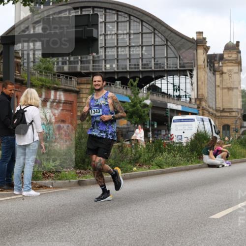 29.06.2025 - hella hamburg halbmarathon Yannick Fuchs http://msf.ph/oto/8231047 29.06.2025 10:34:02 20KM 1343, 1803, 2044, 2525, 2546, 2563, 2972, 3282, 4565, 4759, 5752, 6037, 6686, 6687, 7981, 8319, 8925, 9265, 9540, 11305, 12335, 12372, 13479, 13514, 13729, 14204, 14272, 14311, 14359, 15013, 15094, 15336, 15435, 15556, 15744, 16656, 16820, 17005, 17215, 17360, 17668, 18149, 18154, 18285, 18547, 18734, 18803 meine-sportfotos.de