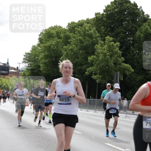 29.06.2025 - hella hamburg halbmarathon Jannik Wohlers http://msf.ph/oto/8231060 29.06.2025 10:28:05 Lombardsbrücke 3445, 5718, 5903, 5939, 6418, 7667, 7980, 8327, 8560, 9642, 9716, 9855, 10434, 13045, 13296, 13400, 16125, 18293, 18604, 19180 meine-sportfotos.de