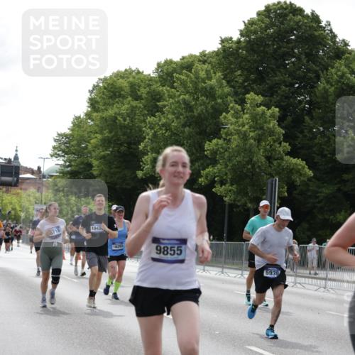 29.06.2025 - hella hamburg halbmarathon Jannik Wohlers http://msf.ph/oto/8231182 29.06.2025 10:28:05 Lombardsbrücke 3445, 5718, 5903, 5939, 6418, 7667, 7980, 8327, 8560, 9642, 9716, 9855, 10434, 13045, 13296, 13400, 16125, 18293, 18604, 19180 meine-sportfotos.de