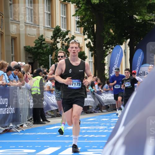 29.06.2025 - hella hamburg halbmarathon Strokosch-Dieckow http://msf.ph/oto/8231200 29.06.2025 10:33:15 Ziel 1910, 1959, 4679, 6473, 7723, 9047, 14167, 16881, 17175, 18455 meine-sportfotos.de