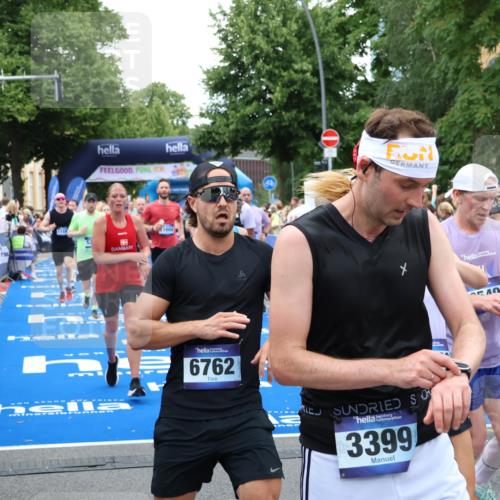 29.06.2025 - hella hamburg halbmarathon Zöllner http://msf.ph/oto/8231220 29.06.2025 10:53:45 Ziel 1502, 2058, 2082, 2518, 2630, 3819, 5399, 6762, 6877, 8285, 8335, 10549, 10895, 11588, 11589, 11604, 12632, 13865, 14702, 14818, 15061, 15441, 16092, 17482, 18143, 18514, 18666, 18715 meine-sportfotos.de