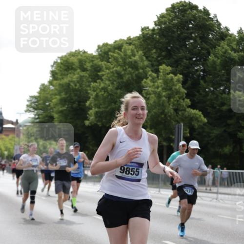 29.06.2025 - hella hamburg halbmarathon Jannik Wohlers http://msf.ph/oto/8231282 29.06.2025 10:28:06 Lombardsbrücke 5718, 5903, 5939, 6418, 7667, 7980, 8327, 8560, 9642, 9716, 9855, 10434, 13045, 13296, 13400, 16125, 18293, 18604, 19180 meine-sportfotos.de