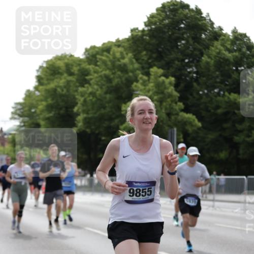 29.06.2025 - hella hamburg halbmarathon Jannik Wohlers http://msf.ph/oto/8231320 29.06.2025 10:28:06 Lombardsbrücke 5718, 5903, 5939, 6418, 7667, 7980, 8327, 8560, 9642, 9716, 9855, 10434, 13045, 13296, 13400, 16125, 18293, 18604, 19180 meine-sportfotos.de
