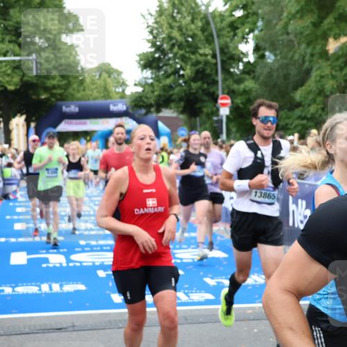 29.06.2025 - hella hamburg halbmarathon Zöllner http://msf.ph/oto/8231338 29.06.2025 10:53:46 Ziel 2058, 2082, 2518, 2630, 3819, 5399, 5607, 6877, 7177, 8285, 8335, 10895, 11588, 11589, 11604, 12632, 13865, 14702, 14818, 15061, 15441, 16092, 17482, 18143, 18514, 18715 meine-sportfotos.de
