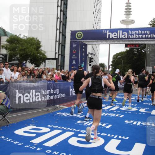 29.06.2025 - hella hamburg halbmarathon Michael Strokosch http://msf.ph/oto/8231345 29.06.2025 10:52:18 Ziel 2397, 4419, 4837, 5032, 5087, 5482, 6164, 6897, 7896, 9074, 9082, 12135, 13726, 14248, 14300, 15275, 15446, 16003, 16320, 16591, 17033, 17130, 18475 meine-sportfotos.de