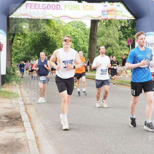 29.06.2025 - hella hamburg halbmarathon MichiJ http://msf.ph/oto/8231383 29.06.2025 10:49:38 Zwischen KM18-KM19 1114, 1940, 4511, 4859, 7869, 9124, 10866, 11402, 12662, 13551, 16371, 16420, 16540 meine-sportfotos.de