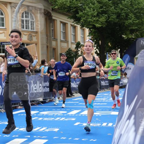 29.06.2025 - hella hamburg halbmarathon Strokosch-Dieckow http://msf.ph/oto/8231396 29.06.2025 10:33:18 Ziel 1959, 4679, 7723, 8956, 9047, 14167, 16881, 17056, 17175, 17489, 18455 meine-sportfotos.de
