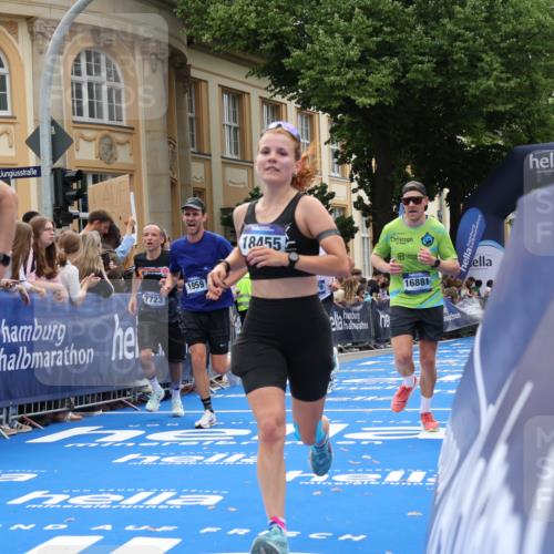 29.06.2025 - hella hamburg halbmarathon Strokosch-Dieckow http://msf.ph/oto/8231412 29.06.2025 10:33:18 Ziel 1959, 4679, 7723, 8956, 9047, 14167, 16881, 17056, 17175, 17489, 18455 meine-sportfotos.de