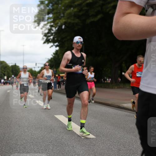 29.06.2025 - hella hamburg halbmarathon Yannick Fuchs http://msf.ph/oto/8231446 29.06.2025 10:34:06 20KM 1343, 2044, 2525, 2546, 2563, 2972, 3282, 3547, 4565, 4759, 5752, 7981, 8319, 8925, 9116, 9265, 9540, 11284, 11305, 11806, 12335, 12372, 13479, 13514, 14204, 14272, 14311, 14359, 15013, 15094, 15336, 15435, 15556, 15744, 16656, 17005, 17215, 17360, 17425, 17668, 18149, 18154, 18285, 18803 meine-sportfotos.de