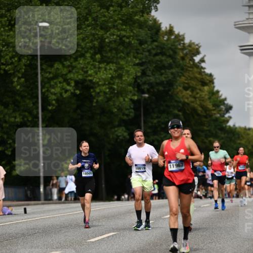 29.06.2025 - hella hamburg halbmarathon Dr. Thomas Lammeyer http://msf.ph/oto/8231457 29.06.2025 10:13:26 Kennedybrücke 4592, 7081, 7187, 9297, 9306, 9781, 10819, 11067 meine-sportfotos.de