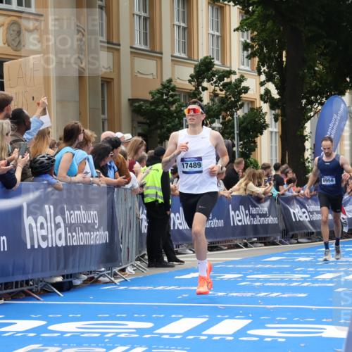 29.06.2025 - hella hamburg halbmarathon Strokosch-Dieckow http://msf.ph/oto/8231482 29.06.2025 10:33:24 Ziel 1959, 4602, 4679, 8956, 15326, 16881, 16931, 17056, 17489, 18731 meine-sportfotos.de