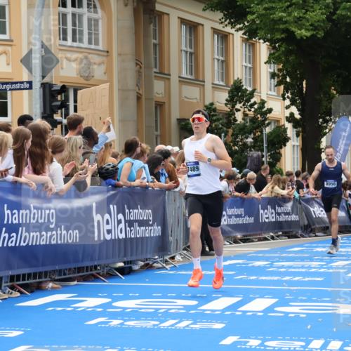 29.06.2025 - hella hamburg halbmarathon Strokosch-Dieckow http://msf.ph/oto/8231505 29.06.2025 10:33:25 Ziel 4602, 4679, 8956, 15326, 16881, 16931, 17056, 17489, 18731, 18854 meine-sportfotos.de