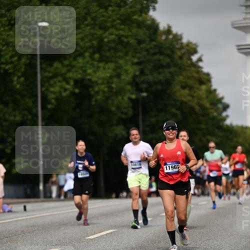 29.06.2025 - hella hamburg halbmarathon Dr. Thomas Lammeyer http://msf.ph/oto/8231507 29.06.2025 10:13:26 Kennedybrücke 4592, 7081, 7187, 9297, 9306, 9781, 10819, 11067 meine-sportfotos.de