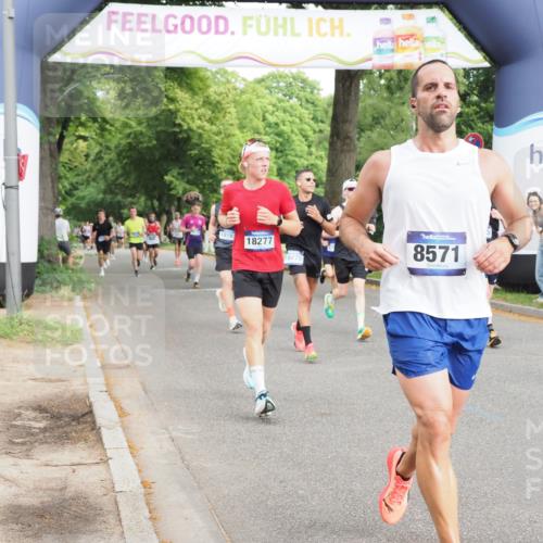 29.06.2025 - hella hamburg halbmarathon MichiJ http://msf.ph/oto/8231519 29.06.2025 10:26:36 Zwischen KM18-KM19 3480, 6458, 7743, 8571, 9017, 10793, 12739, 13595, 13900, 16992, 18193, 18277 meine-sportfotos.de