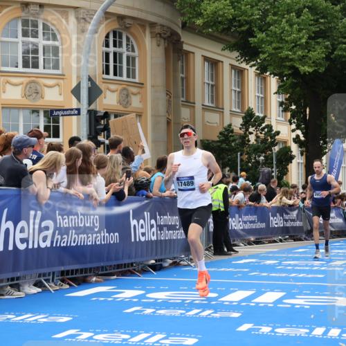 29.06.2025 - hella hamburg halbmarathon Strokosch-Dieckow http://msf.ph/oto/8231522 29.06.2025 10:33:25 Ziel 4602, 4679, 8956, 15326, 16881, 16931, 17056, 17489, 18731, 18854 meine-sportfotos.de