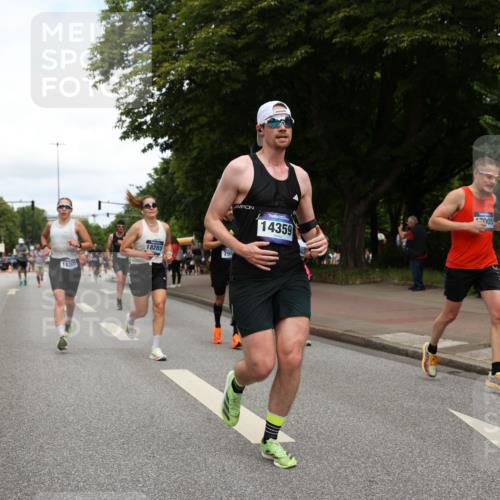 29.06.2025 - hella hamburg halbmarathon Yannick Fuchs http://msf.ph/oto/8231526 29.06.2025 10:34:06 20KM 1343, 2044, 2525, 2546, 2563, 2972, 3282, 3547, 4565, 4759, 5752, 7981, 8319, 8925, 9116, 9265, 9540, 11284, 11305, 11806, 12335, 12372, 13479, 13514, 14204, 14272, 14311, 14359, 15013, 15094, 15336, 15435, 15556, 15744, 16656, 17005, 17215, 17360, 17425, 17668, 18149, 18154, 18285, 18803 meine-sportfotos.de