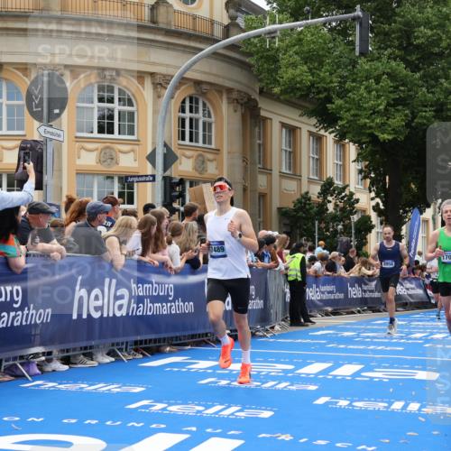 29.06.2025 - hella hamburg halbmarathon Strokosch-Dieckow http://msf.ph/oto/8231542 29.06.2025 10:33:25 Ziel 4602, 4679, 8956, 15326, 16881, 16931, 17056, 17489, 18731, 18854 meine-sportfotos.de