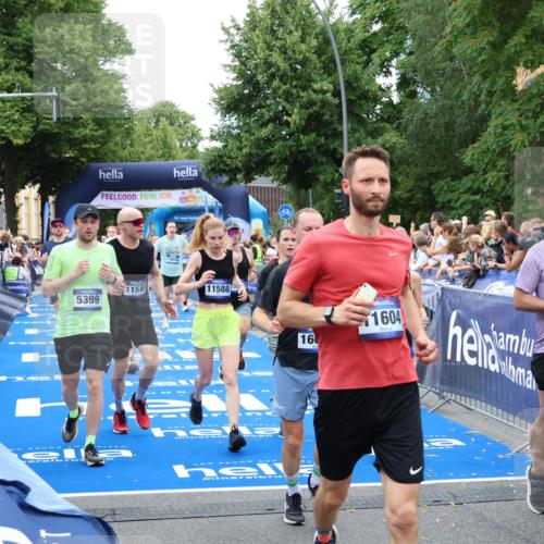 29.06.2025 - hella hamburg halbmarathon Zöllner http://msf.ph/oto/8231557 29.06.2025 10:53:48 Ziel 1422, 2058, 2082, 2518, 5399, 5607, 6260, 6877, 7177, 8285, 8335, 9922, 10529, 10895, 11588, 11589, 11604, 14702, 14818, 15441, 15502, 16092, 17482, 17740, 18143, 18249, 18487, 18514, 18759 meine-sportfotos.de