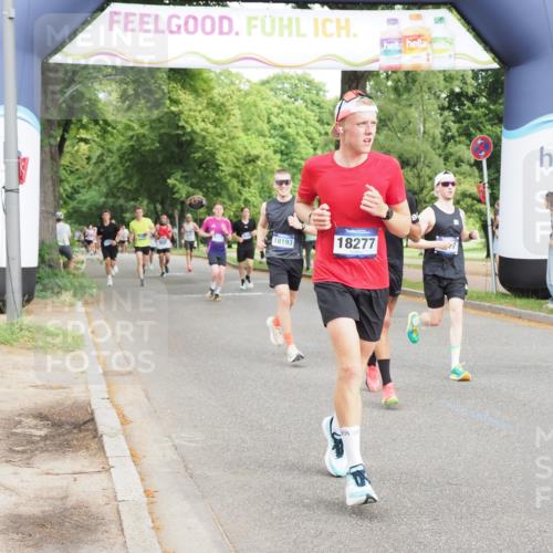 29.06.2025 - hella hamburg halbmarathon MichiJ http://msf.ph/oto/8231560 29.06.2025 10:26:37 Zwischen KM18-KM19 3480, 6458, 7743, 8571, 9017, 10793, 12739, 13595, 16075, 16992, 18193, 18277 meine-sportfotos.de