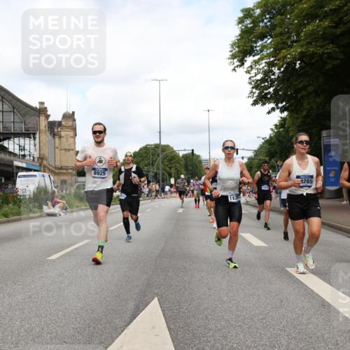 29.06.2025 - hella hamburg halbmarathon Yannick Fuchs http://msf.ph/oto/8231561 29.06.2025 10:34:06 20KM 1343, 2044, 2525, 2546, 2563, 2972, 3282, 3547, 4565, 4759, 5752, 7981, 8319, 8925, 9116, 9265, 9540, 11284, 11305, 11806, 12335, 12372, 13479, 13514, 14204, 14272, 14311, 14359, 15013, 15094, 15336, 15435, 15556, 15744, 16656, 17005, 17215, 17360, 17425, 17668, 18149, 18154, 18285, 18803 meine-sportfotos.de