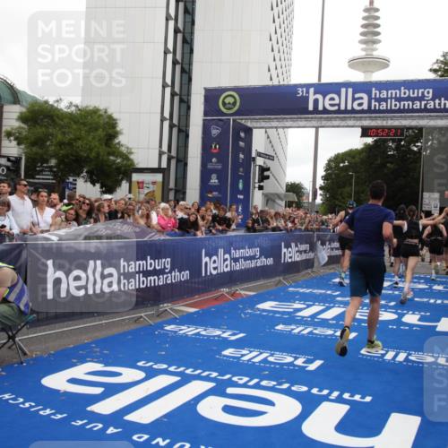 29.06.2025 - hella hamburg halbmarathon Michael Strokosch http://msf.ph/oto/8231576 29.06.2025 10:52:20 Ziel 4419, 4587, 4837, 5032, 5087, 5482, 6164, 6897, 7896, 9074, 9082, 12135, 13707, 14300, 15275, 15446, 16003, 16320, 16591, 17130, 17773, 18475 meine-sportfotos.de
