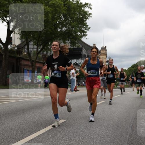 29.06.2025 - hella hamburg halbmarathon Yannick Fuchs http://msf.ph/oto/8231581 29.06.2025 10:46:48 20KM 1098, 1257, 1482, 1657, 1683, 2111, 2208, 2444, 2814, 3258, 3399, 3715, 3952, 3999, 4121, 4587, 4726, 5169, 5194, 5607, 5907, 6897, 7178, 7232, 7383, 7475, 8172, 8316, 8587, 8955, 9065, 9163, 10529, 10811, 11217, 12135, 12155, 12482, 12519, 13211, 13301, 14198, 14286, 14791, 14805, 15980, 16320, 16467, 16929, 17130, 17198, 17710, 17773, 18249, 18331, 19208 meine-sportfotos.de