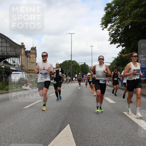 29.06.2025 - hella hamburg halbmarathon Yannick Fuchs http://msf.ph/oto/8231586 29.06.2025 10:34:06 20KM 1343, 2044, 2525, 2546, 2563, 2972, 3282, 3547, 4565, 4759, 5752, 7981, 8319, 8925, 9116, 9265, 9540, 11284, 11305, 11806, 12335, 12372, 13479, 13514, 14204, 14272, 14311, 14359, 15013, 15094, 15336, 15435, 15556, 15744, 16656, 17005, 17215, 17360, 17425, 17668, 18149, 18154, 18285, 18803 meine-sportfotos.de