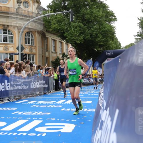 29.06.2025 - hella hamburg halbmarathon Strokosch-Dieckow http://msf.ph/oto/8231590 29.06.2025 10:33:27 Ziel 4602, 8312, 8956, 15326, 16931, 17056, 17489, 18731, 18854 meine-sportfotos.de