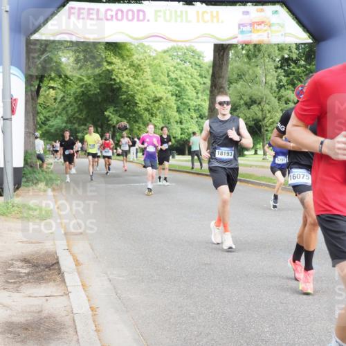 29.06.2025 - hella hamburg halbmarathon MichiJ http://msf.ph/oto/8231601 29.06.2025 10:26:38 Zwischen KM18-KM19 3480, 5791, 6458, 7743, 8571, 9017, 10793, 12739, 13595, 16075, 16992, 18193, 18277 meine-sportfotos.de