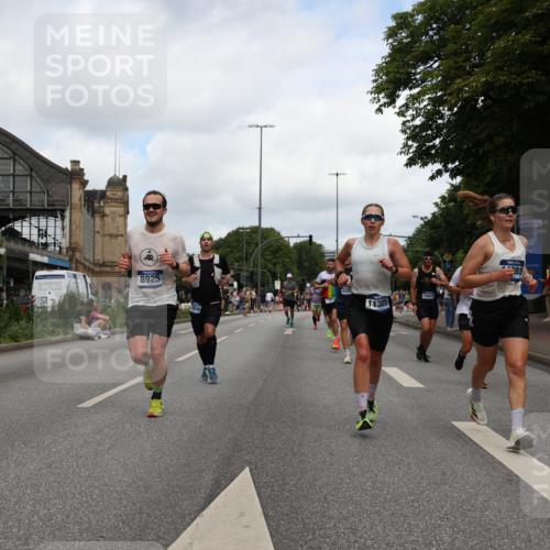 29.06.2025 - hella hamburg halbmarathon Yannick Fuchs http://msf.ph/oto/8231605 29.06.2025 10:34:06 20KM 1343, 2044, 2525, 2546, 2563, 2972, 3282, 3547, 4565, 4759, 5752, 7981, 8319, 8925, 9116, 9265, 9540, 11284, 11305, 11806, 12335, 12372, 13479, 13514, 14204, 14272, 14311, 14359, 15013, 15094, 15336, 15435, 15556, 15744, 16656, 17005, 17215, 17360, 17425, 17668, 18149, 18154, 18285, 18803 meine-sportfotos.de