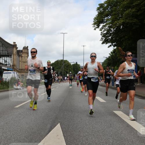 29.06.2025 - hella hamburg halbmarathon Yannick Fuchs http://msf.ph/oto/8231609 29.06.2025 10:34:06 20KM 1343, 2044, 2525, 2546, 2563, 2972, 3282, 3547, 4565, 4759, 5752, 7981, 8319, 8925, 9116, 9265, 9540, 11284, 11305, 11806, 12335, 12372, 13479, 13514, 14204, 14272, 14311, 14359, 15013, 15094, 15336, 15435, 15556, 15744, 16656, 17005, 17215, 17360, 17425, 17668, 18149, 18154, 18285, 18803 meine-sportfotos.de