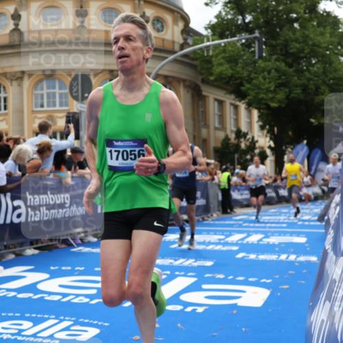 29.06.2025 - hella hamburg halbmarathon Strokosch-Dieckow http://msf.ph/oto/8231624 29.06.2025 10:33:28 Ziel 1053, 4602, 8312, 8956, 15326, 16931, 17056, 17489, 18731, 18854 meine-sportfotos.de