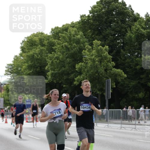 29.06.2025 - hella hamburg halbmarathon Jannik Wohlers http://msf.ph/oto/8231634 29.06.2025 10:28:08 Lombardsbrücke 5718, 5903, 5939, 6102, 6418, 7667, 7980, 8327, 8560, 9642, 9716, 9855, 10434, 13400, 16125, 18293, 18604, 19180 meine-sportfotos.de