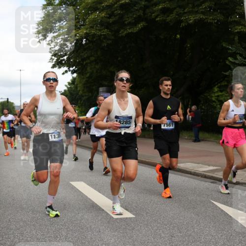 29.06.2025 - hella hamburg halbmarathon Yannick Fuchs http://msf.ph/oto/8231653 29.06.2025 10:34:07 20KM 1343, 2044, 2525, 2546, 2563, 2972, 3282, 3547, 4398, 4565, 4759, 5752, 7981, 8319, 8925, 9116, 9265, 9540, 11284, 11305, 11806, 12335, 12372, 13479, 13514, 14204, 14272, 14311, 14359, 15013, 15094, 15336, 15435, 15556, 15744, 17005, 17215, 17360, 17425, 17668, 17792, 17916, 18149, 18154, 18285, 18803 meine-sportfotos.de