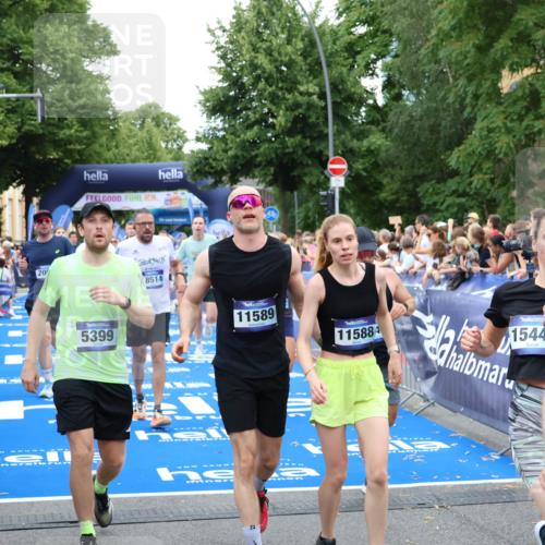 29.06.2025 - hella hamburg halbmarathon Zöllner http://msf.ph/oto/8231665 29.06.2025 10:53:49 Ziel 1422, 2082, 2518, 5399, 5607, 6260, 6877, 7177, 8285, 8335, 9922, 10529, 10895, 11588, 11589, 14702, 14818, 15441, 15502, 17482, 17740, 18249, 18487, 18514, 18759 meine-sportfotos.de